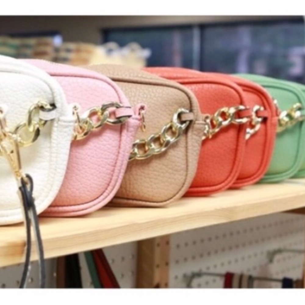 Chunky Chain Leatherette Crossbody Bag